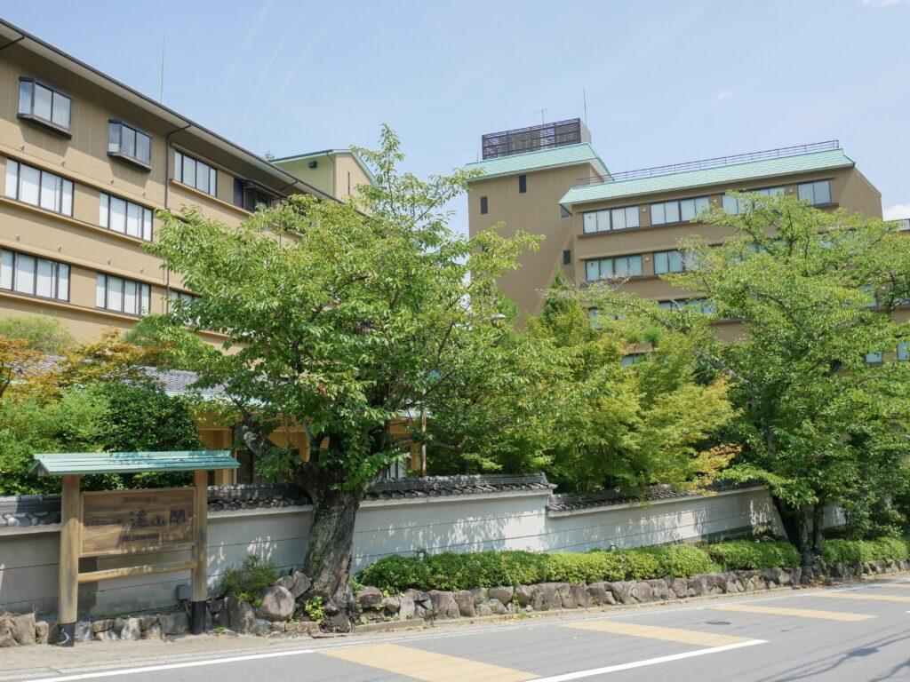 渓山閣